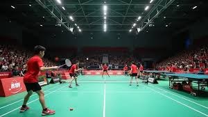 逆天压哨！普里查德过半场强投 三人防守也拦不住