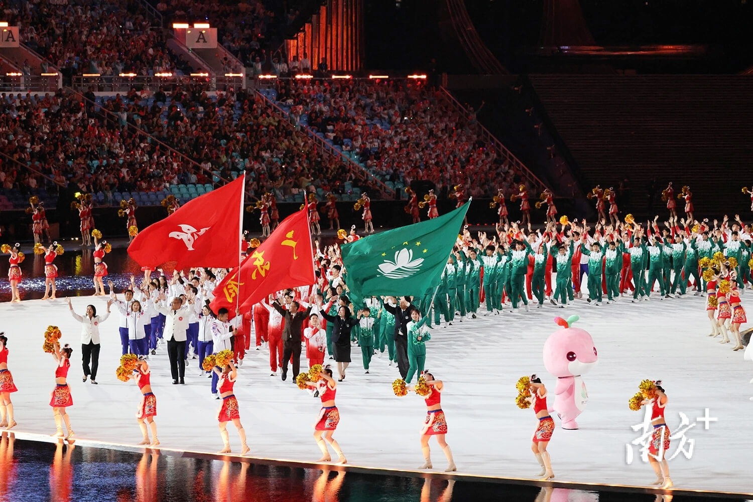 西甲战报：斯威德伯格梅开二度，九人皇马0-2塞尔塔